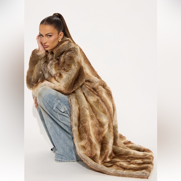 Faux fur coat - Picture 2 of 4
